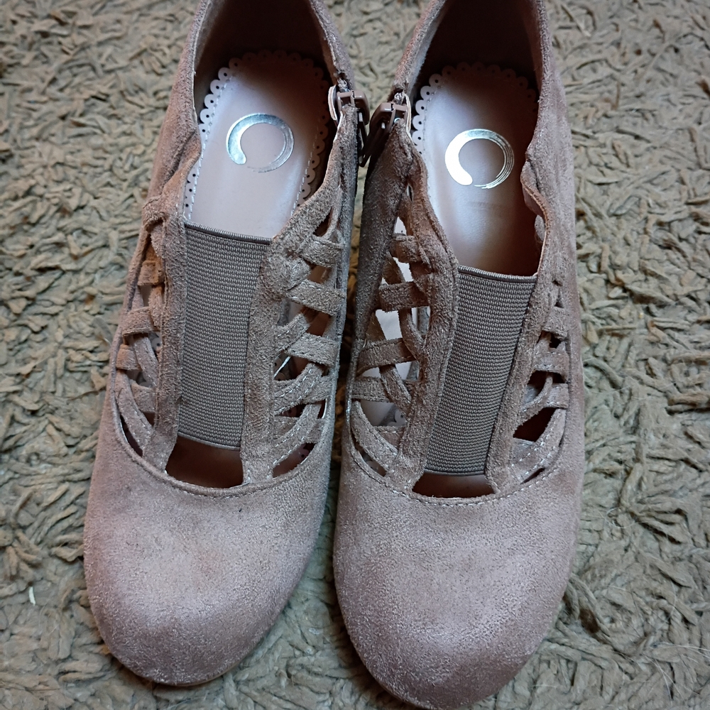 Chic Women's Beige Heels